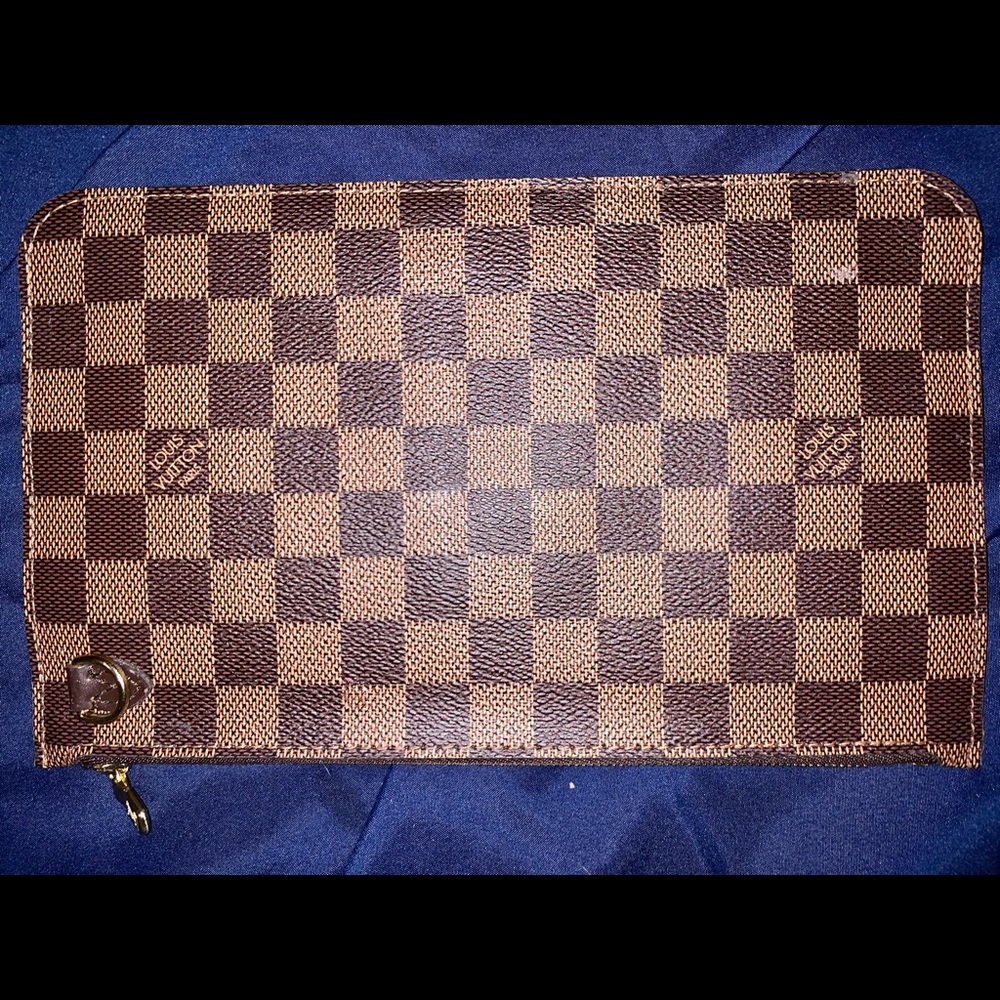 🔴Authentic Vuitton Neverfull MM Wristlet